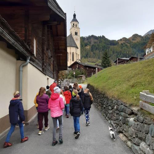 Wir wanderten über den Kreuzweg in die Fraktion Obermauern. 